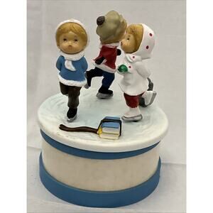 Merrilite Music Box Vintage Skaters Skating 1984 plays Winter Wonderland Works